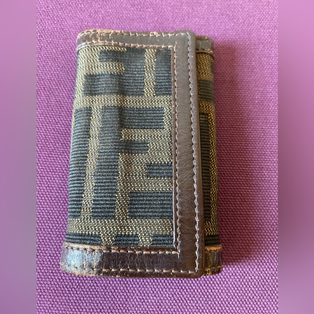 Pre loved FENDI key holder with silver hardware. See picture for flaw carefully.